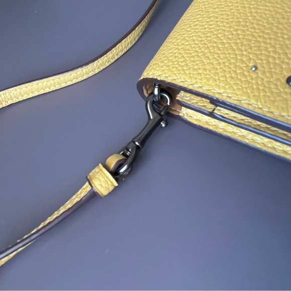 Coach Yellow Leather Hayden Foldover Crossbody
Clutch bag Prairie Rivets 30428 - Picture 4 of 12